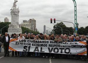 Manifestación en contra de la reforma del voto de la emigración, en Buenos Aires.