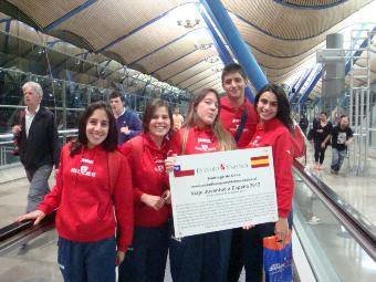 Un grupo de jóvenes emigrantes en Chile durante una reciente visita a España.