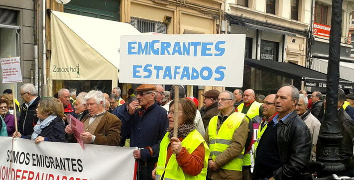 Manifestacion-emigrantes-retornados-Coruna_EDIIMA20140407_0300_3