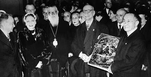 Sebastián-de-Romero-Radigales-derecha-durante-un-homenaje-en-Atenas-en-enero-de-1954-en-agradecimiento-a-los-servicios-prestados-a-Grecia-y-a-los-judíos-de-Salónica.-FOTO-EFE