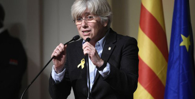 Former Councillor of Education of the Generalitat of Catalonia Clara Ponsati delivers a speech during a meeting with Catalan mayors in Brussels on November 7, 2017.
Around 200 pro-independence Catalan mayors flew to Brussels on November 7 and held a protest demanding the release of their region's "political prisoners". Puigdemont claimed on November 7, 2017, that he fled to Belgium because Spain was preparing a "wave of oppression and violence" against his separatist movement.  / AFP PHOTO / JOHN THYS