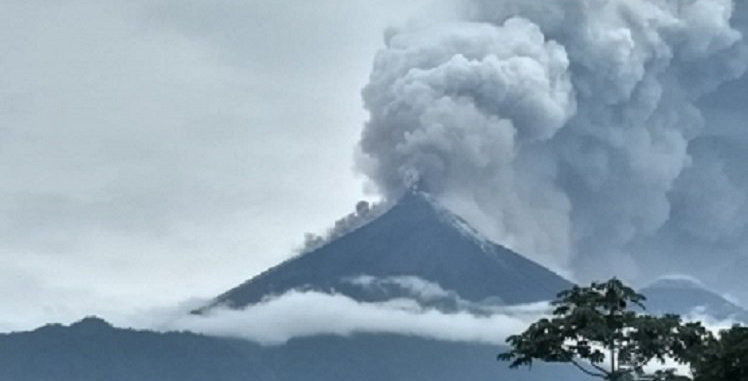 Volcán-de-fuego-en-Guatemala.x70825