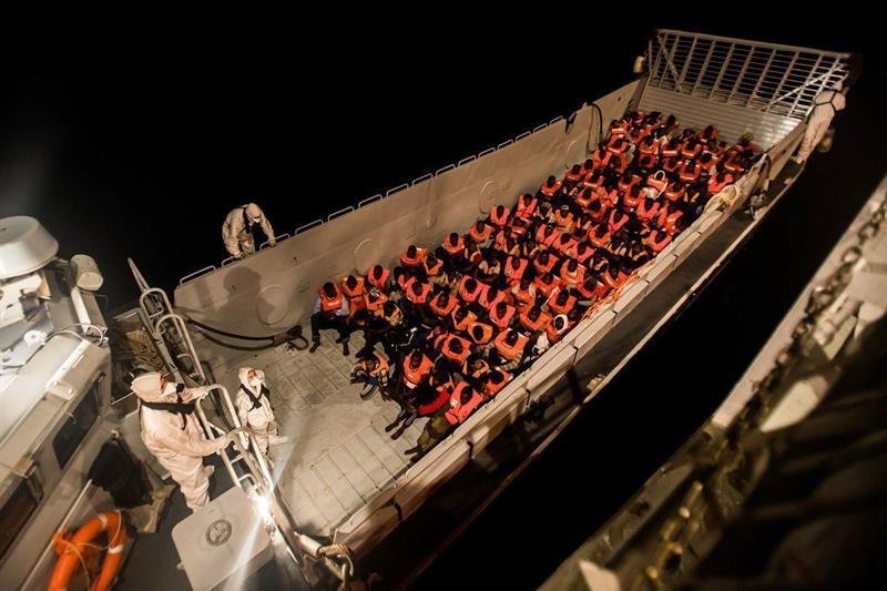 Rescate en alta mar, en la madrugada del domingo 10 de junio, de parte de los 629 inmigrantes que han sido rescatados por el barco "Aquarius"