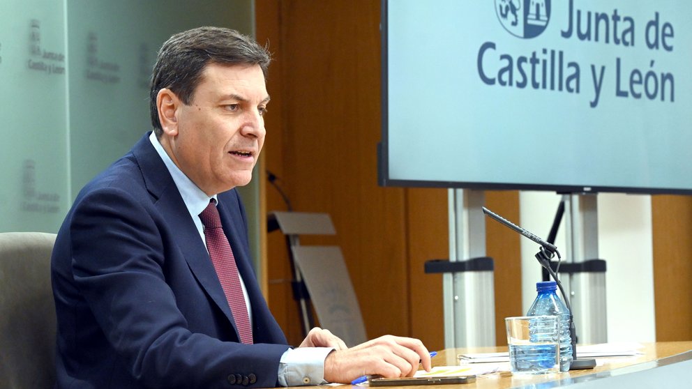 El portavoz de la Junta de Castilla y León, Carlos Fernández Carriedo durante la rueda de prensa posterior al Consejo de Gobierno