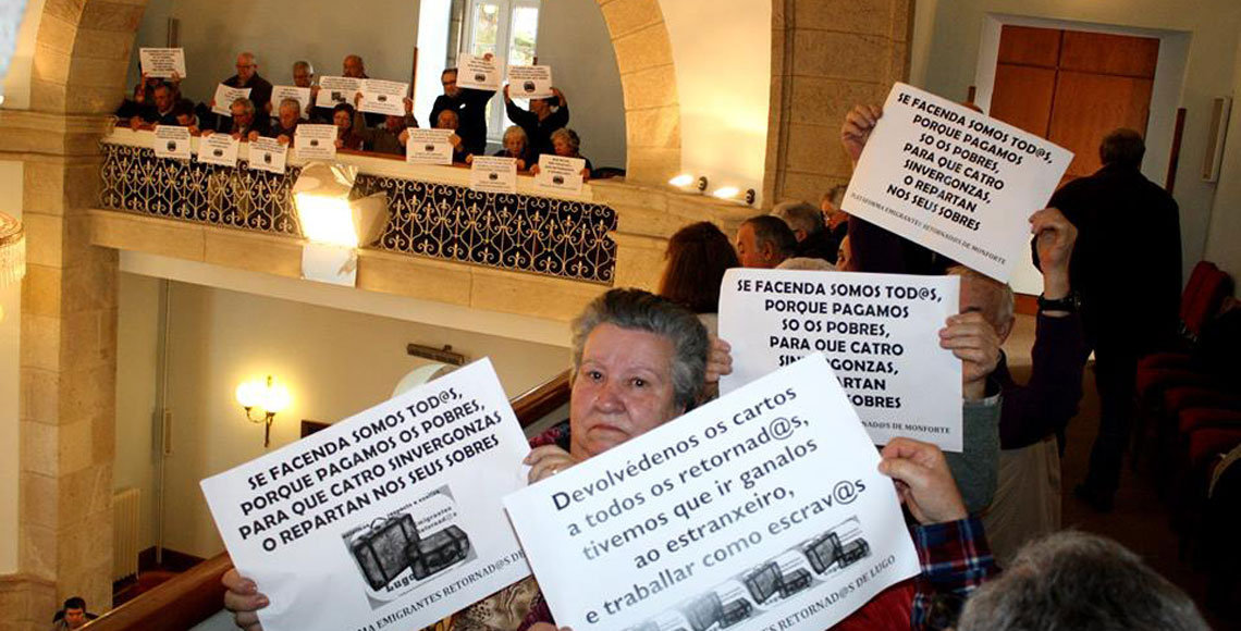 Los retornados de la provincia de Lugo durante el Pleno que debatió la moción del BNG de apoyo a las reclamaciones del colectivo.