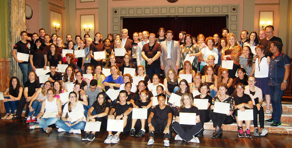 Participantes en el curso de Escolas Abertas en su edición de 2015, tras la clausura.