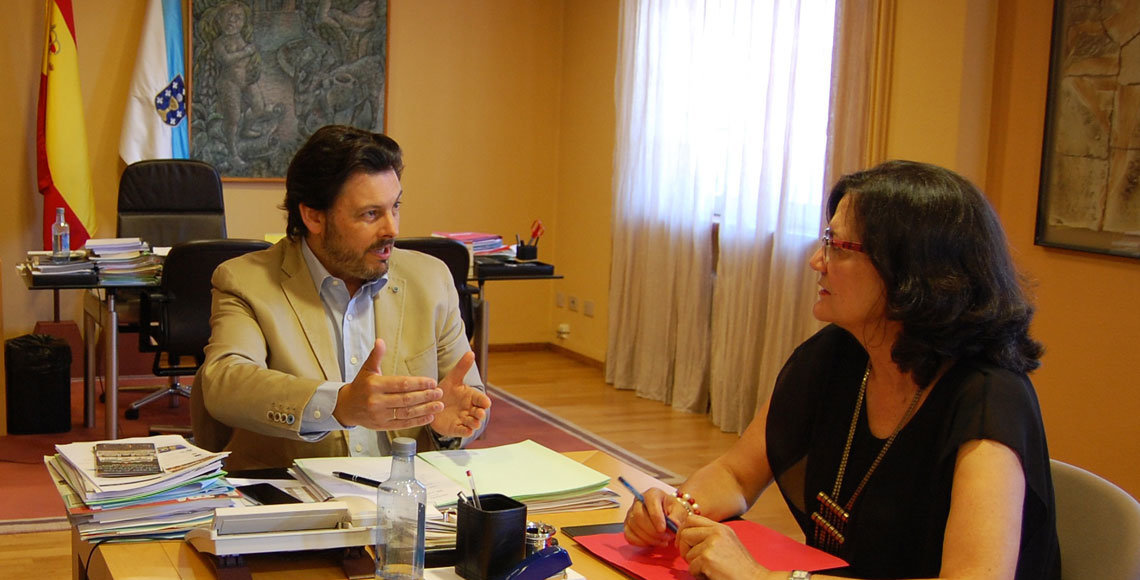 Reunión de Rodríguez Miranda con Maribel García Cañeria, de la Casa de Galicia en Córdoba.