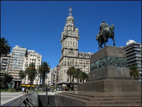 Uruguay acoge a 46.568 españoles con derecho a voto.