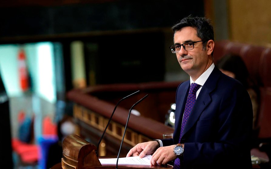 MADRID, 14/10/2021.- El ministro de la Presidencia, Félix Bolaños, interviene en la sesión plenaria celebrada este jueves en el Congreso de los Diputados. EFE/Zipi
