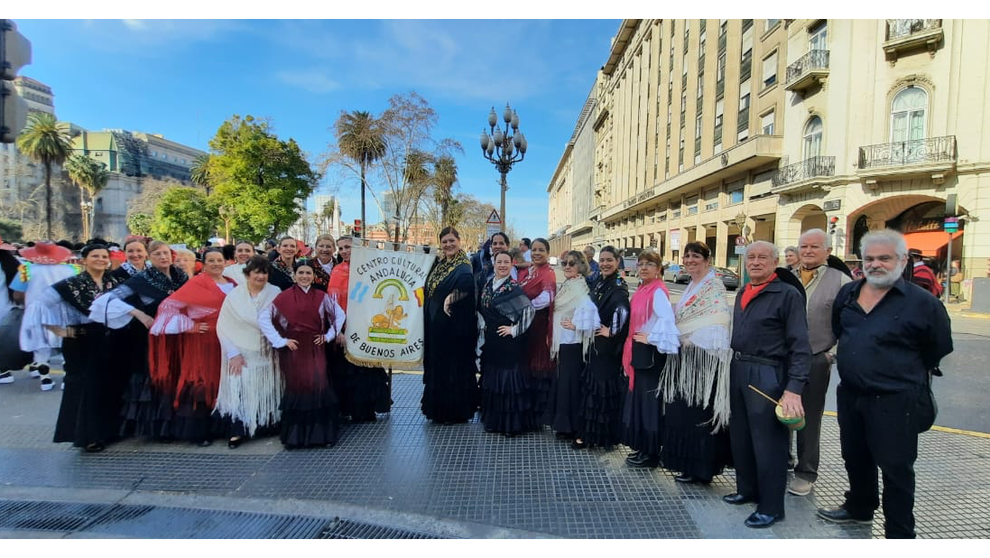 Argentina Grupos del Cecaba al fondo Plaza de Mayo y Casa Rosada web