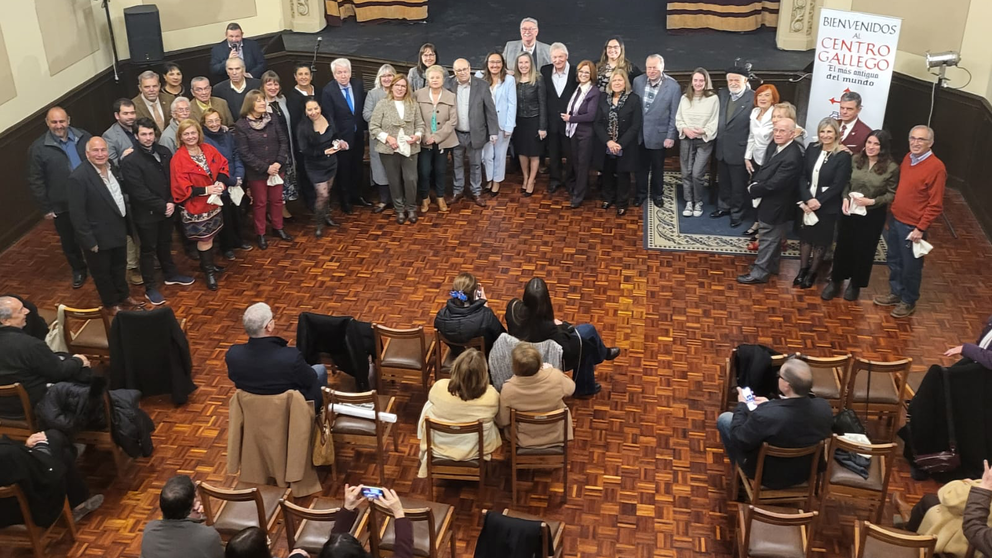 Uruguay Centro Gallego de Montevideo-entrega medallas socios aniversario-2022 web
