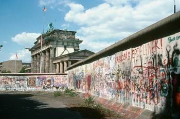 Imagen del muro de Berlín. Al fondo, el muro de Brandemburgo. (Foto: Archivo)