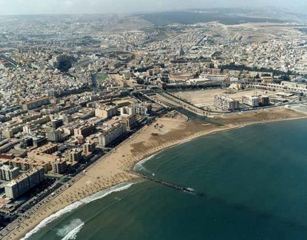 Dos inmigrantes intentaron entrar en Melilla nadando desde Marruecos.