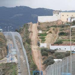 Imbroda basa su petición en la frontera con Marruecos y la alta tasa de paro.