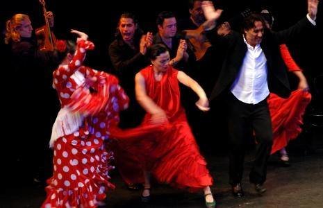 Bailaores de flamenco.