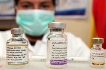 Imagen de los recipientes que contienen las vacunas contra el virus AH1N1. (Foto: EFE)