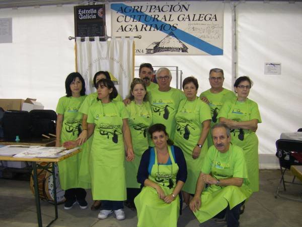 Grupo de voluntarios da organizacion da festa