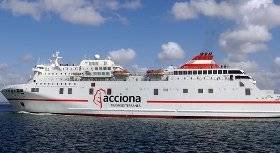 En la imagen, un barco que cubre la ruta Melilla- Málaga.