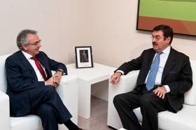 Un momento de la reunión entre Sanz y el embajador de Italia.