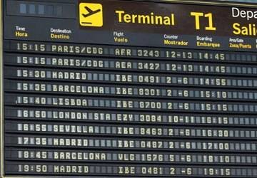 Panel informativo del aeropuerto del Principado de Asturias.