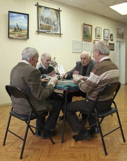 Un grupo de veteranos emigrantes en el Centro Español de Moscú.