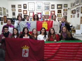 Un grupo de jóvenes del centro de Castilla y León de Mar del Plata, en Argentina, tras una reunión.