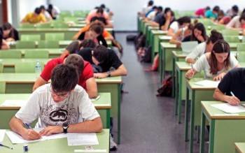Estudiantes realizando la prueba de selectividad en la Universidad Politécnica de Valencia. (Foto: ARCHIVO)