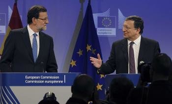 Mariano Rajoy con José Manuel Durao Barroso tras la reunión con el Colegio de Comisarios de la UE.  (Foto: kote rodrigo)