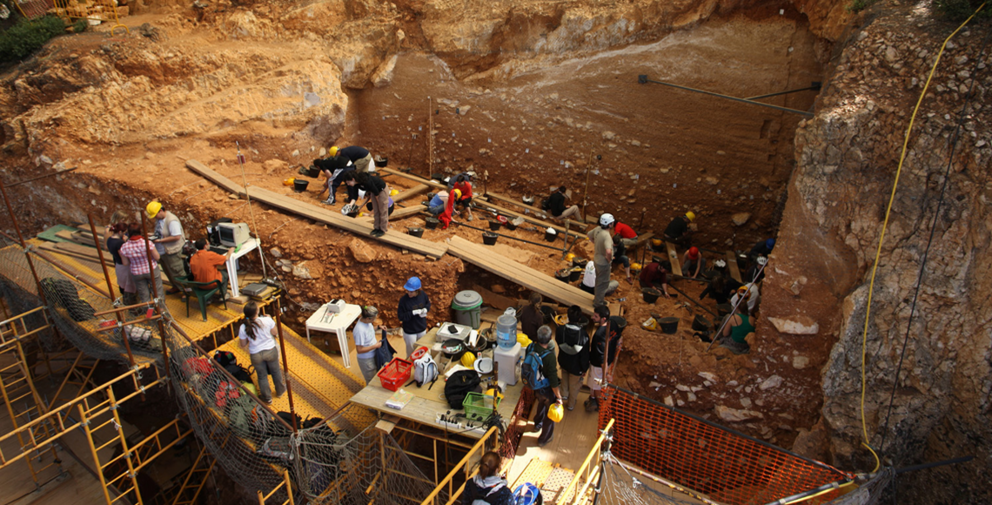 Excavaciones en la sima de Atapuerca, Burgos.