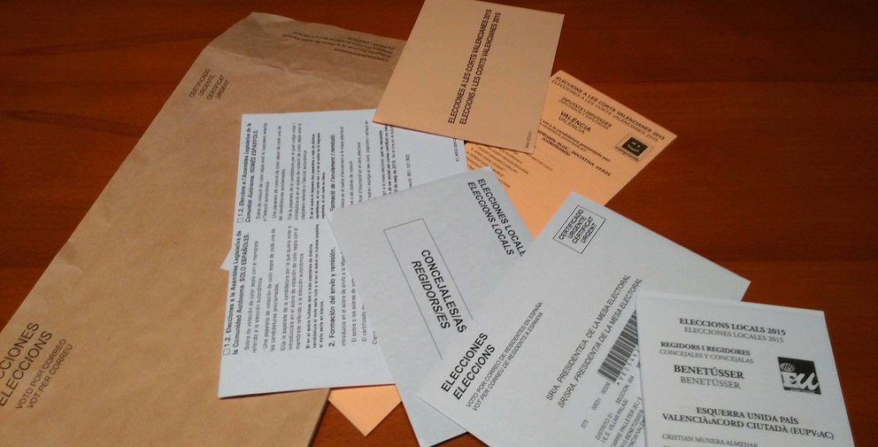 Papeletas_voto_por_correo_elecciones_Cortes_y_locales_2015