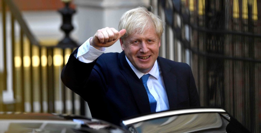 -FOTODELDIA- NGH43. LONDRES (REINO UNIDO), 23/07/2019.- El nuevo líder del Partido Conservador británico, Boris Johnson, sale de la sede del partido tras una sesión de votación este martes en Londres (Reino Unido). Boris Johnson fue elegido este martes nuevo líder del Partido Conservador británico en una votación entre los militantes de la formación y mañana asumirá el cargo de primer ministro con la promesa de culminar el "brexit" el 31 de octubre. EFE/ Neil Hall