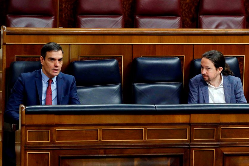 Spanish Prime Minister, Pedro Sanchez (L), chats with Second Deputy Prime Minister, Pablo Iglesias (R), at the opening of the plenary session at Lower Chamber of Spanish Parliament, in Madrid, Spain, 09 April 2020. The session is to be focused in passing a new extension of the state of alarm due to coronavirus outbreak. EFE/Mariscal POOL
