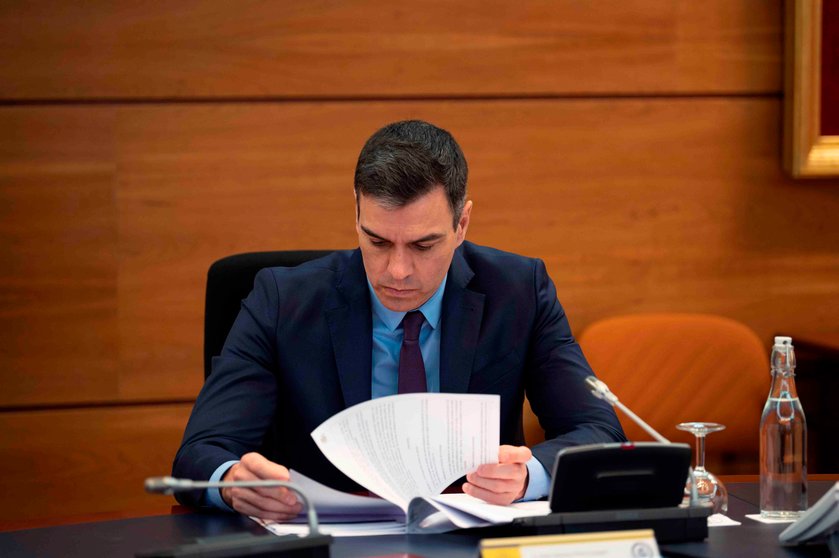 Madrid (Spain), 08/05/2020.- A handout photo made available by the Spanish Prime Minister's press office shows Spanish Prime Minister Pedro Sanchez chairing an extraordinary Cabinet Meeting to approve the extension of lockdown at La Moncloa Palace, in Madrid, Spain, 08 May 2020. Spain is on phase zero of the de-escalation plan amid the ongoing COVID-19 coronavirus disease pandemic, while moving to the next stage will depend on the coronavirus situation of each province. (España) EFE/EPA/BORJA PUIG DE LA BELLACASA HANDOUT HANDOUT EDITORIAL USE ONLY/NO SALES
