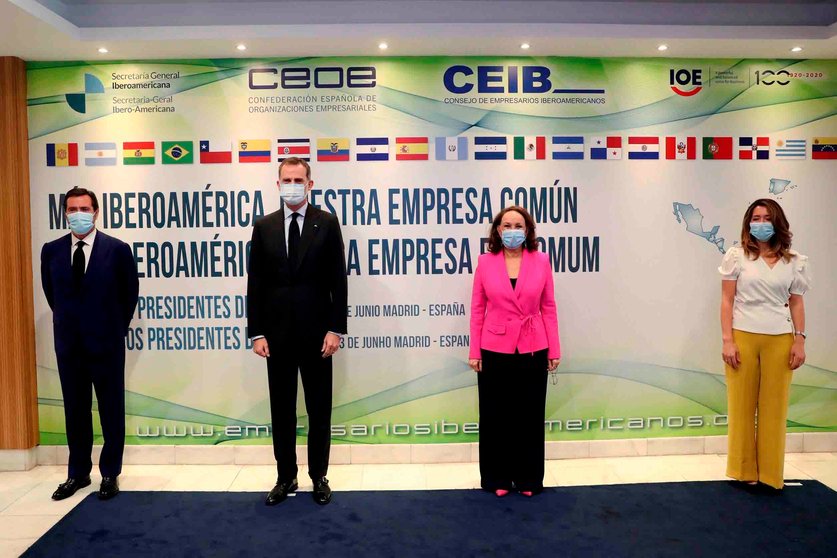 GRAF5469. MADRID, 03/06/2020.- El Rey Felipe VI junto al presidente de CEOE, Antonio Garamendi (i) y a la secretaria general iberoamericana, Rebeca Grynspan (2d), durante su asistencia a la reunión del Consejo Empresarial Iberoamericano, este miércoles en Madrid. EFE/Casa de S.M El Rey SOLO USO EDITORIAL/NO ARCHIVO/NO VENTAS
