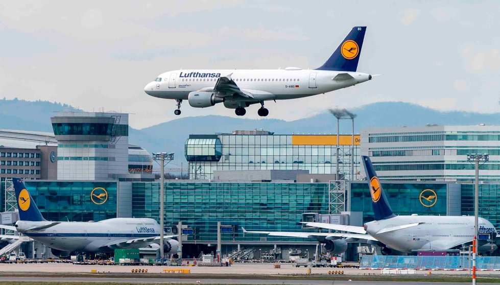 Lufthansa pierde 2.100 millones de euros hasta marzo por el coronavirus. EFE/EPA/RONALD WITTEK/Archivo
