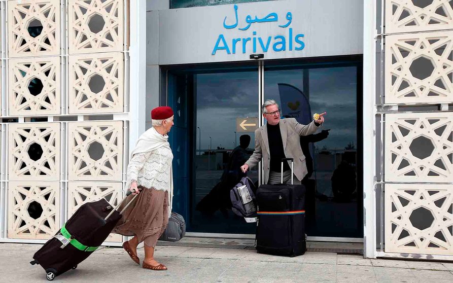 Turistas a su llegada al aeropuerto internacional de Enfidha en Sousse (Túnez). EFE/ Mohamed Messara/Archivo
