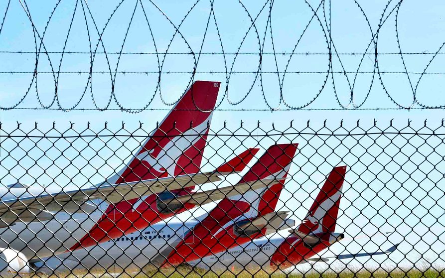 La aerolínea australiana Qantas anunció este jueves que recortará unos 6.000 puestos de trabajo y reducirá sus costes en unos 15.000 millones AUD (10.303 millones de dólares/9.155 millones de euros) como parte de su plan de reestructuración por la crisis de la COVID-19.
. EFE/EPA/DARREN/Archivo
