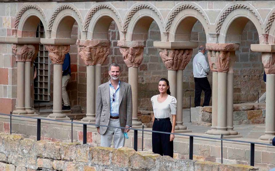اويسكا، 8 يوليو/تموز (إفي): ملكا إسبانيا، فيليبي السادس وقرينته ليتيثيا، يعقدان الأربعاء اجتماعا مع ممثلي القطاع السياحي في أراجون لمناقشة أثر وباء كورونا على القطاع. (إفي) باييستيروس

