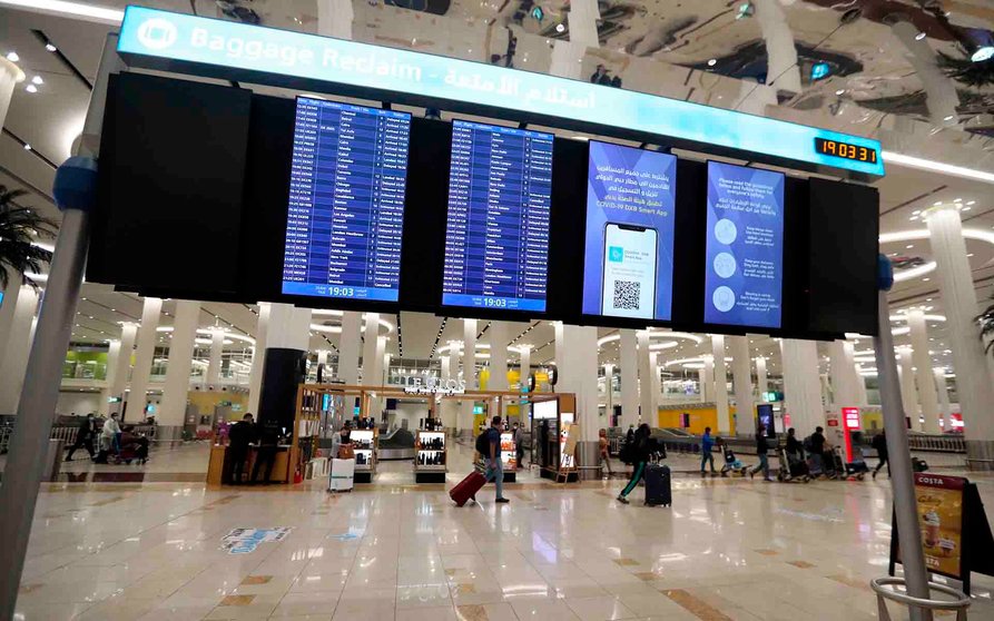 Dubai (United Arab Emirates), 26/11/2020.- A picture made available on 07 December 2020 shows terminal 3 of Dubai International Airport in the Gulf emirate of Dubai, United Arab Emirates, 26 November 2020 (issued 07 December 2020). Media reported that 200 Israeli tourists have been allowed to enter to UAE via Dubai International Airport after being were prevented to enter due to a misunderstanding. (Emiratos Árabes Unidos) EFE/EPA/ALI HAIDER

