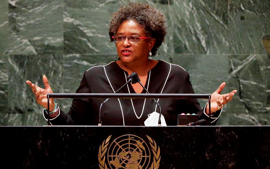 New York (United States), 24/09/2021.- Mia Amor Mottley, Prime Minister of Barbados speaks at the UN General Assembly 76th session General Debate in UN General Assembly Hall at the United Nations Headquarters, in New York City, New York, USA, 24 September 2021. (Estados Unidos, Nueva York) EFE/EPA/JOHN ANGELILLO / POOL
