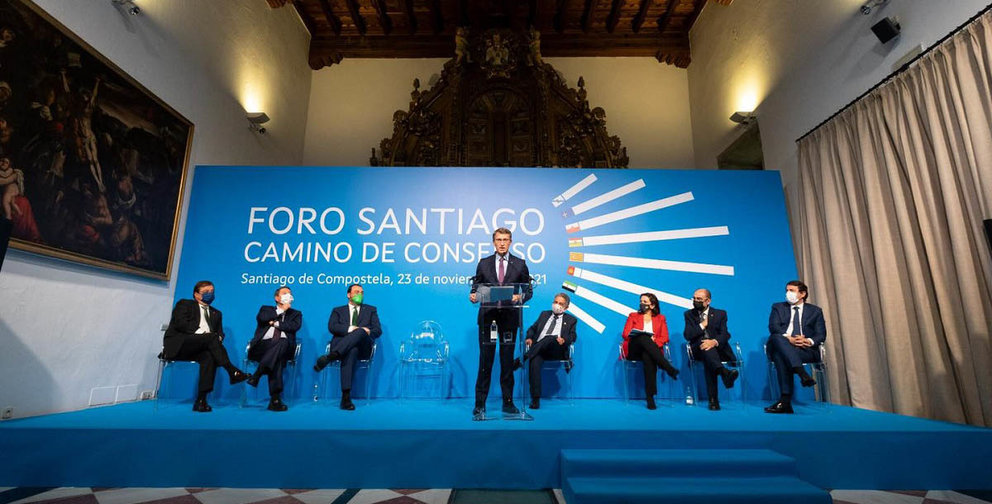 El presidente de la Xunta participó, junto con los presidentes de Asturias, Cantabria, La Rioja, Aragón, Castilla-La Mancha, Extremadura y Castilla y León en el 'Foro Santiago. Camino de consenso'