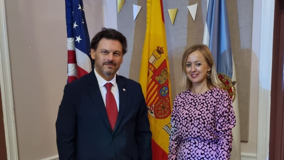 Galicia Miranda con la presidenta del CRE de Nueva York