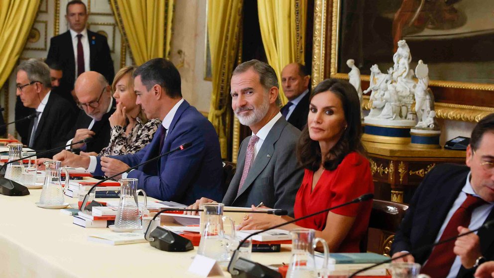 ARANJUEZ (CA MADRID), 04/10/2022.-  Los reyes Felipe y Letizia presiden la reunión anual del Patronato del Instituto Cervantes ests martes en el Palacio Real de Aranjuez. EFE/ J.J.Guillen
