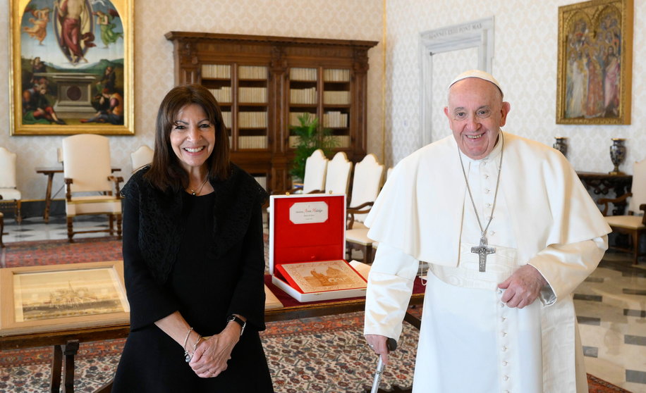 Anne Hidalgo con el Papa web