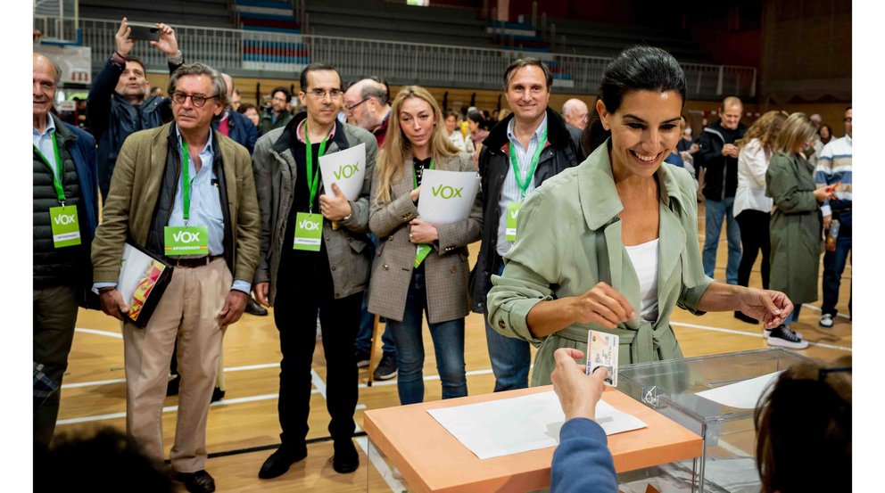 MADRID, 28/05/2023.- La candidata de Vox a la Presidencia de la Comunidad de Madrid, Rocío Monasterio, vota en un colegio electoral de Madrid, este domingo. EFE/ Fernando Villar
