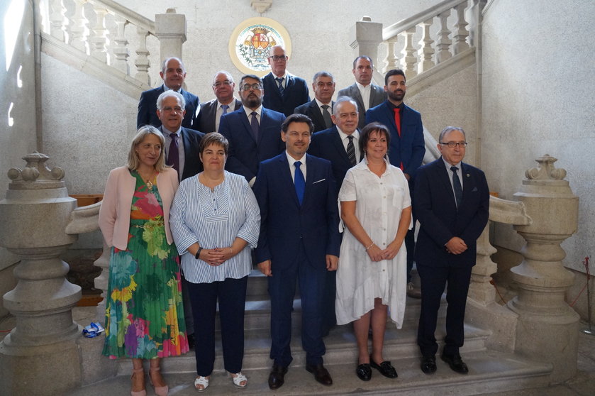 Los nuevos representantes de la Comisión Delegada junta al secretario xeral da Emigración, Antonio Rodríguez Miranda