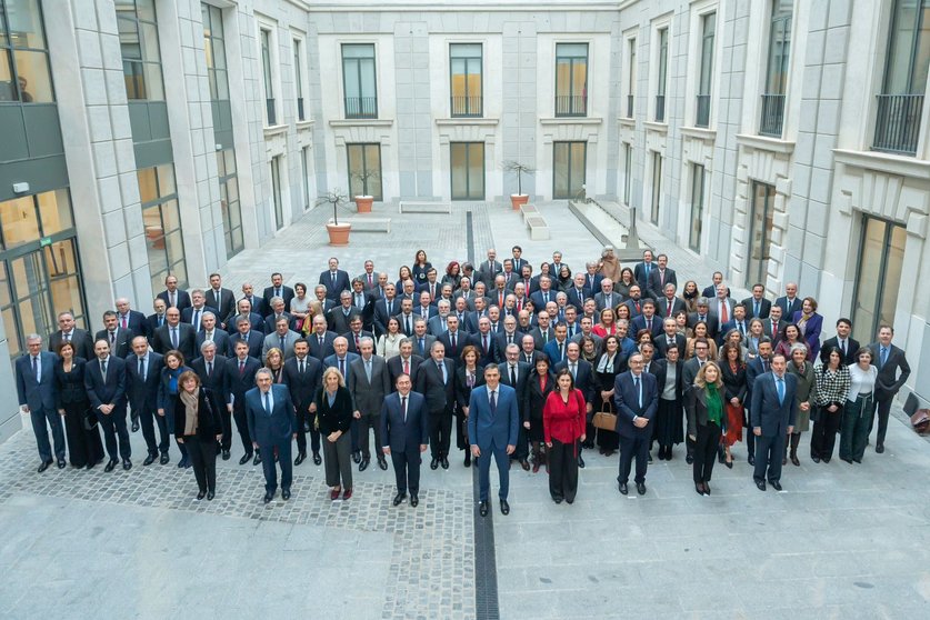 Sánchez junto con los 130 embajadores y embajadoras españoles en el mundo.