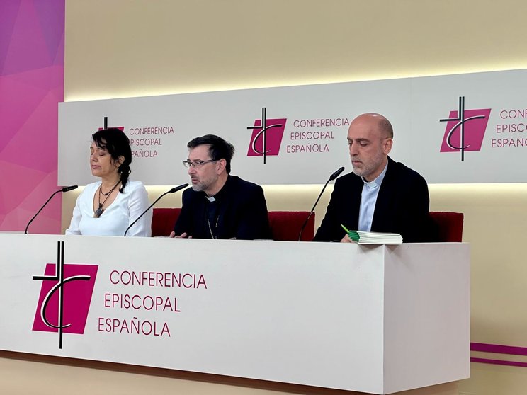 El vicepresidente de la Conferencia Episcopal Española (CEE) y cardenal y arzobispo de Madrid, José Cobo en la CEE durante la presentación de la pastoral.