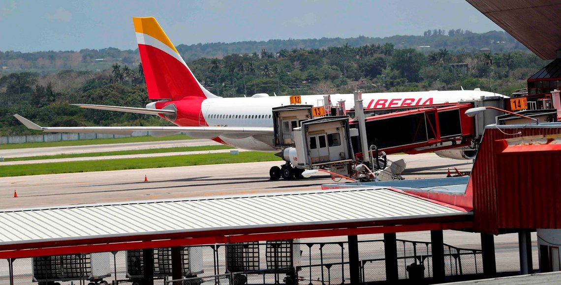Avión de Iberia que despegó hacia España desde el aeropuerto Internacional José Martí de La Habana (Cuba). EFE/ Ernesto Mastrascusa