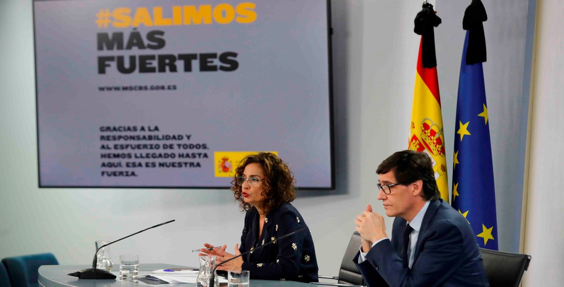 La ministra de Hacienda y portavoz del Gobierno, María Jesús Montero, y el ministro de Sanidad, Salvador Illa. EFE/Emilio Naranjo